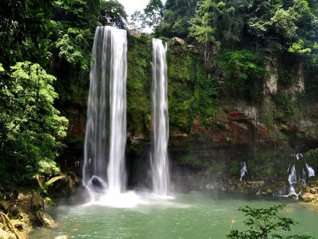 Cascada en Chiapas en la Ruta del Tren Maya