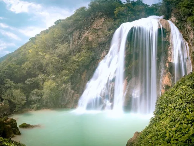 Cascada el Chiflón en la Ruta del Tren Maya