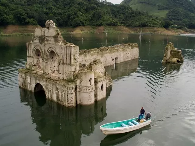 Iglesia Antigua Sumergida de Chiapas en la Ruta del Tren Maya