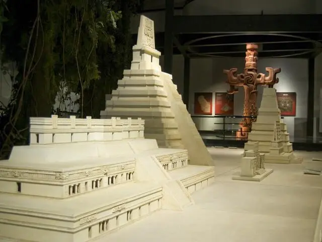 Visitar el Museo de la Cultura Maya