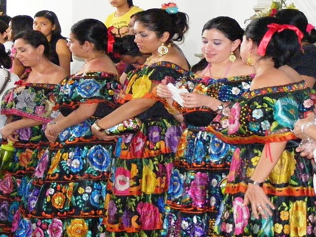 Traje Típico de Chiapas en la Ruta del Tren Maya