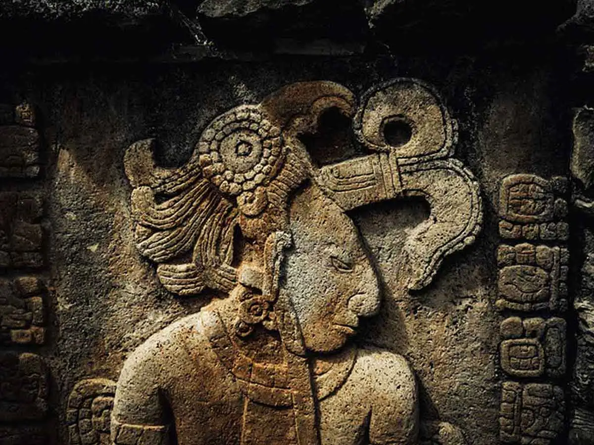 Grabado en Pieda de un Maya