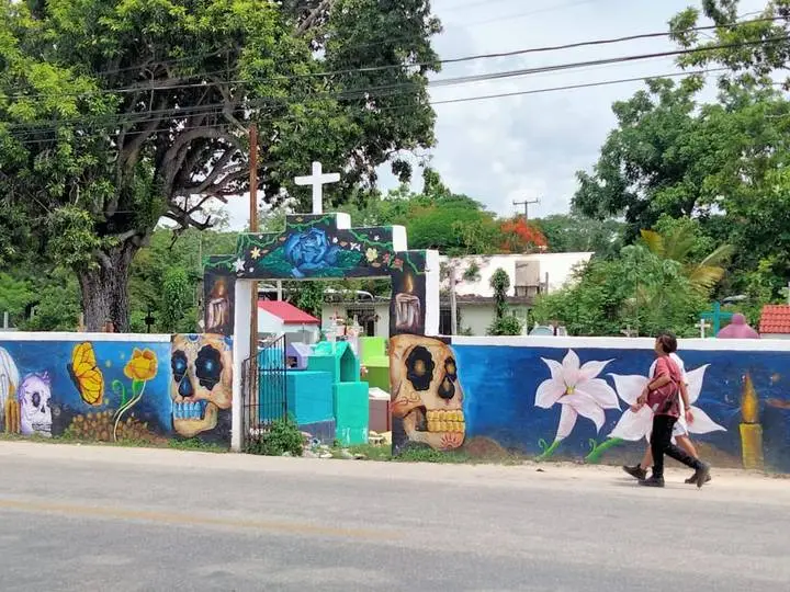 Recorrer la ruta de los murales Leona Vicario