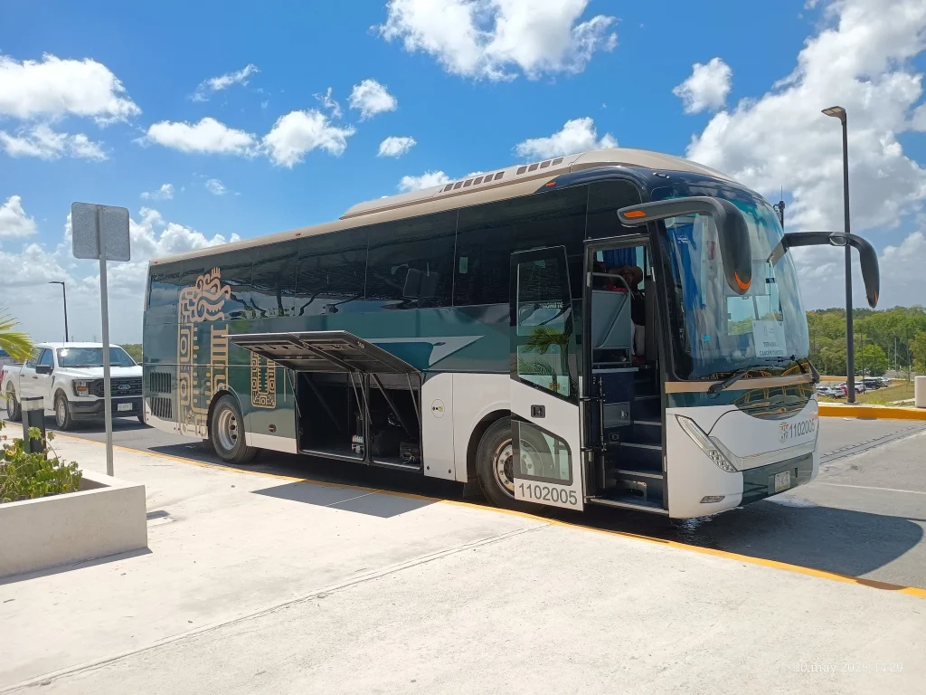 Autobús estación tren maya Cancún